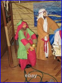 2009 Gemmy Holiday Living Nativity Scene 3.5 Ft Tall 6 Figures Stable Complete