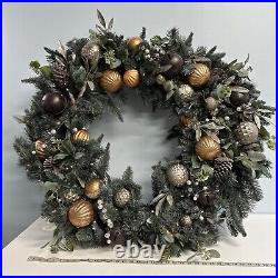 48 Pre-Lit Christmas Wreath with 140 battery LED Lights NEW IN/Covered Outdoor