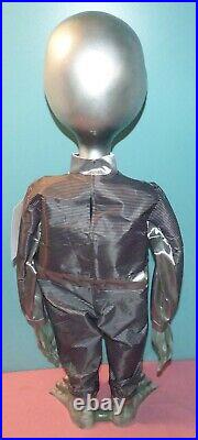 Animated 3' Tall Life Size Dancing Space Alien Halloween Prop Decoration