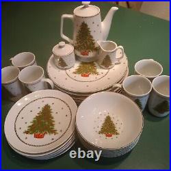 George GOOD Dinnerware Christmas Tree Holiday 27pcs Plates Soup Bowls Mugs List