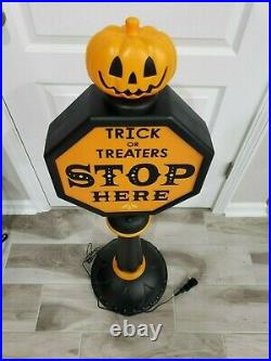 Halloween Blow Mold Lighted Trick or Treat Two-Sided Sign (42)