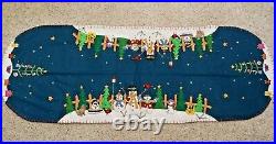Handmade 46 Wool Flannel Felt Embroidered SNOWMAN Scene CHRISTMAS TABLE RUNNER