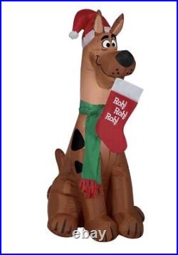 INFLATABLE SCOOBY-DOO WITH SANTA HAT AND STOCKING (as)