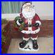 Kringle_Express_Indoor_Outdoor_Oversized_36_Illuminated_Santa_Holding_Wreath_01_vr