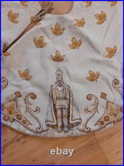 RARE TRUE VINTAGE Tree Skirt Hand Sewn Needle Point Gold Father Xmas Reindeer