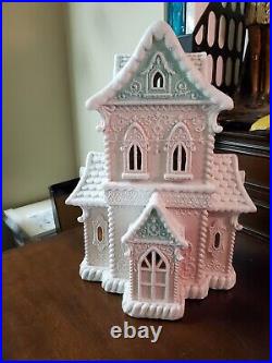 Raz 13 WHITE ICING Pink SCROLLWORK Led LIGHTED GINGERBREAD HOUSE Pastel New