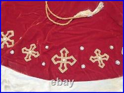 Sudha Pennathur Large Red Velvet Gold & White Beaded Trim Tree Skirt, Pre-owned