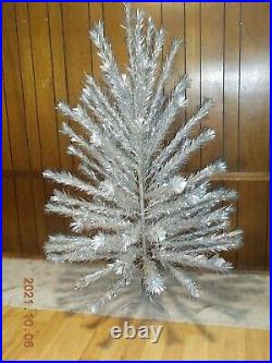 Vintage Peco Deluxe Aluminum Christmas Tree 6 Tall 90 Branches with Box USA
