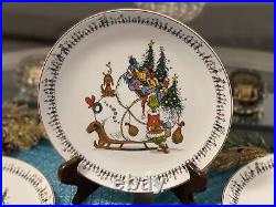 Williams Sonoma Grinch 9 Inch dessert plates. Set of 4 with whoville trim NEW